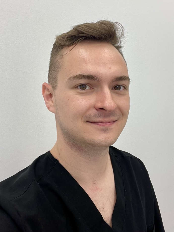 Dr Artur Baran